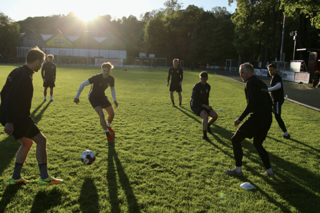 Der Ball Rollt Wieder An Der Landwehrstraße 10