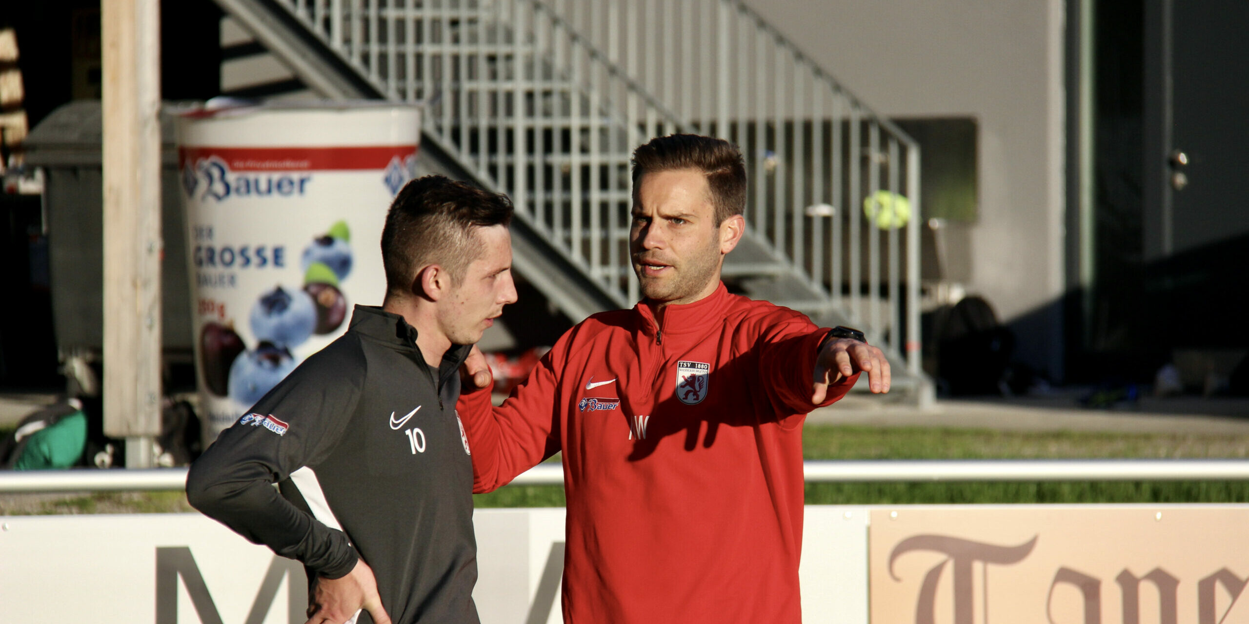 Trainer Niki Wiedmann Erklärt Neuzugang Marko Dukic, Was Zu Tun Ist