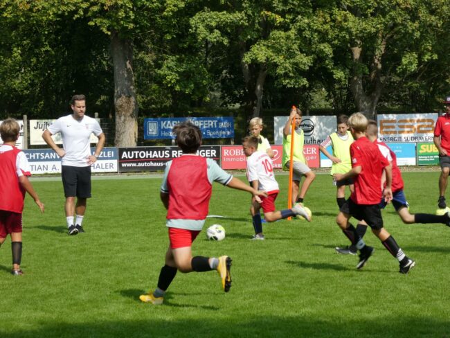 Niki Wiedmann Beim Jugendtraining