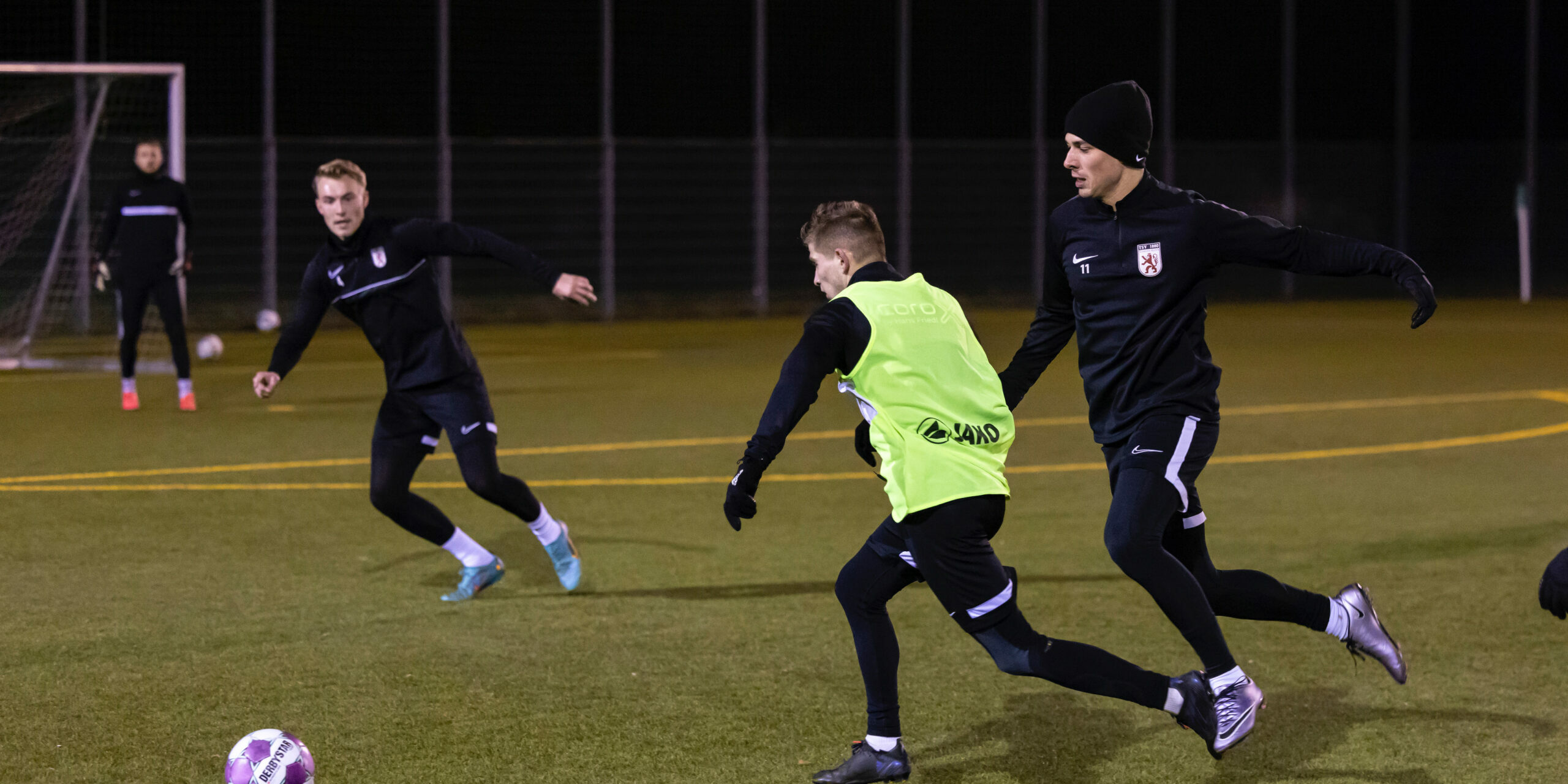 Auch Im Training Geht Es Voll Zur Sache