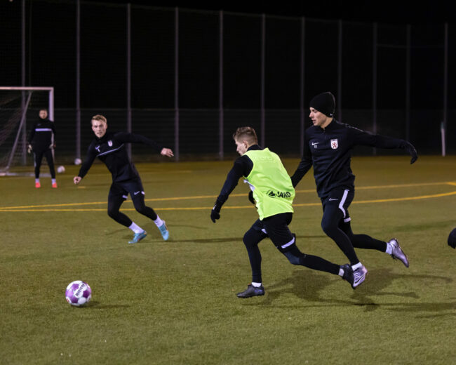 Auch Im Training Geht Es Voll Zur Sache