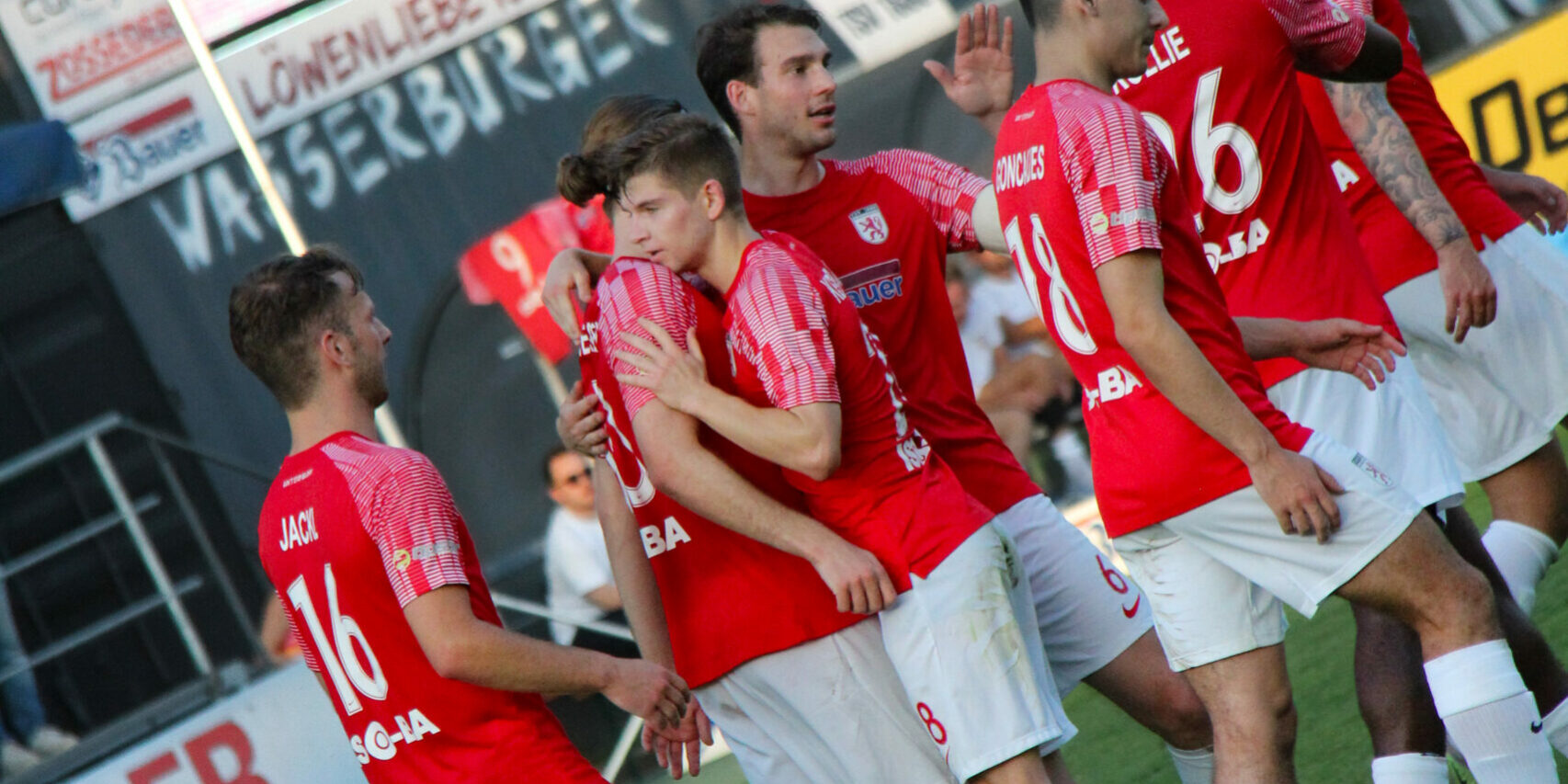 Die Löwen Bejubeln Das Tor Von Daniel Yordanov