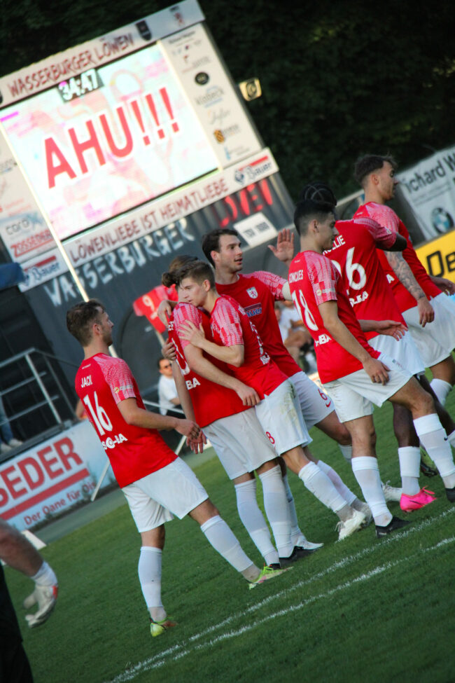 Die Löwen Bejubeln Das Tor Von Daniel Yordanov