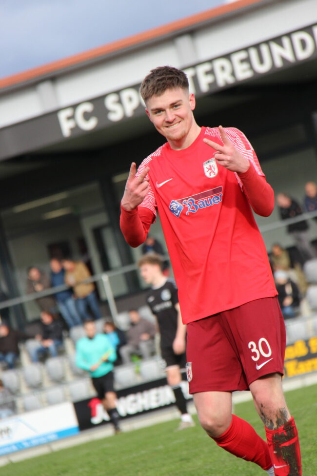 Victory Daniel Vorderwestner Setzte Den Luc Ky Punch Und Schoss Die Löwen Zum Sieg