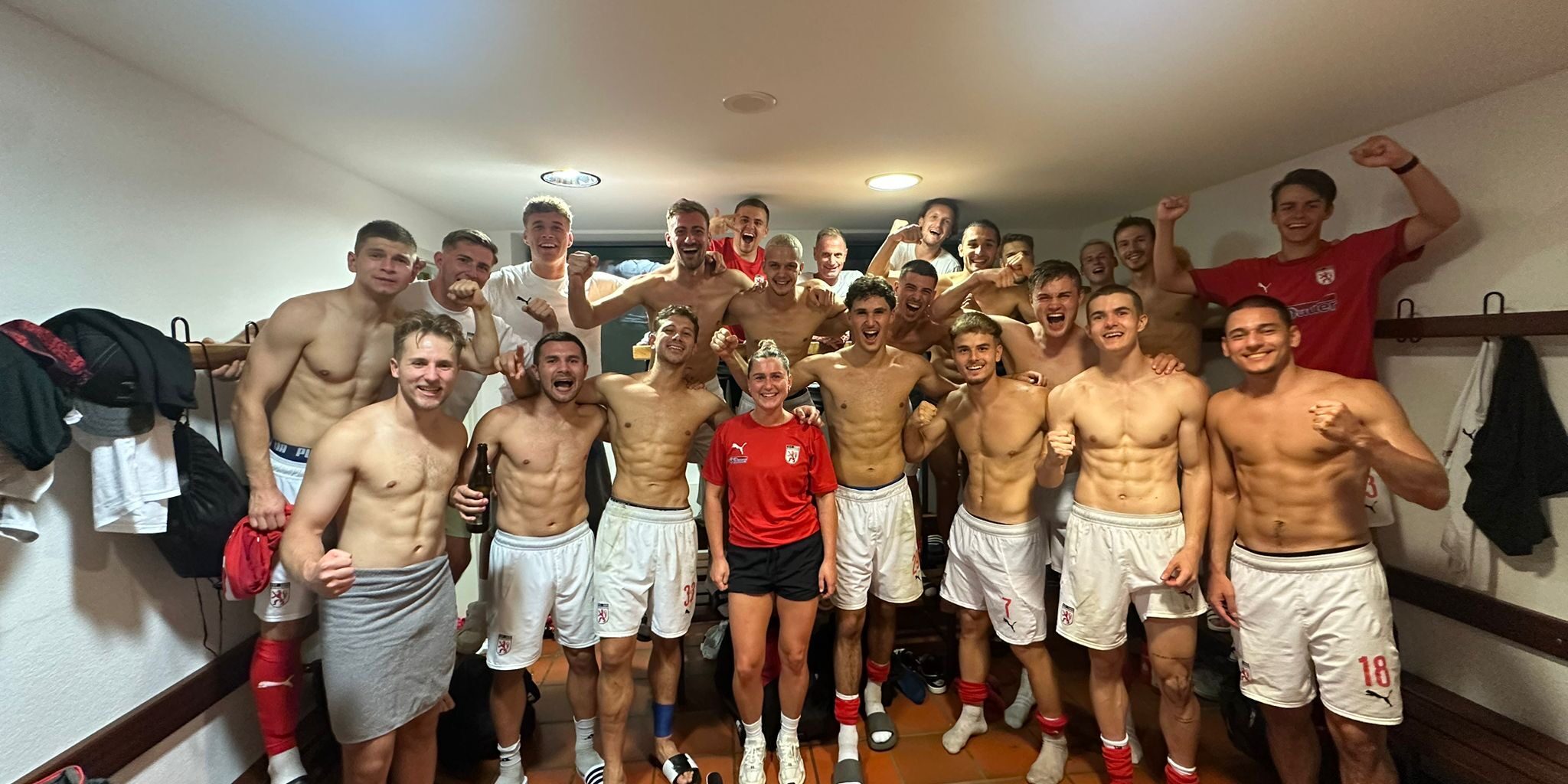 A61b8a27 8fa1 4fcf 971c B1a9f2bd5a63